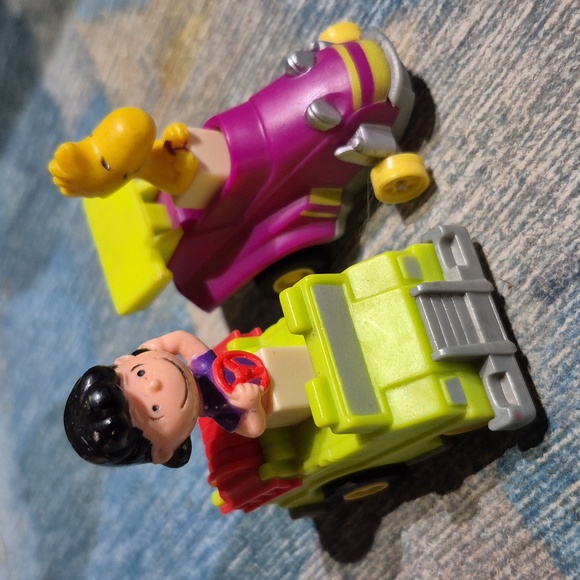 Charlie Brown, Lucy, Woodstock and Snoopy Pull Back Action Toy Car - Picture 9 of 12